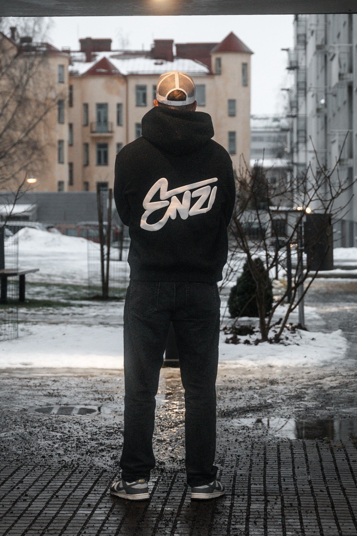 "Enzi" Puff Hoodie - Black